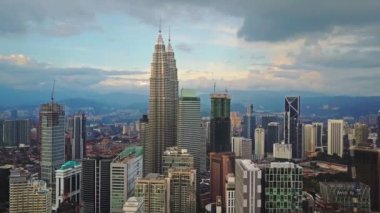 Kuala lumpur şehir timelapse havadan görünümü