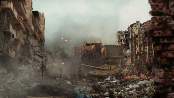 Suriye tank dammge binalar arasında ateş. Suriye Caddesi ve Suriye tank görünümünü. Ateş ve duman. — Stok video