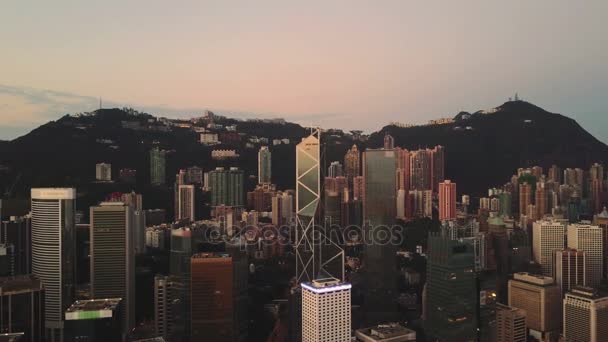 Zonsondergang in financiële centrum van Hong Kong. Luchtfoto. — Stockvideo