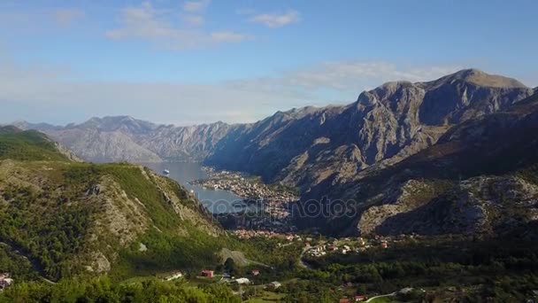 Paisaje aéreo de montaña en Europa — Vídeos de Stock