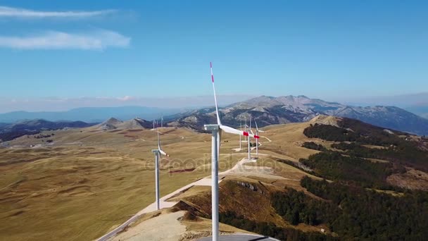 Turbinas de molinos de viento, turbinas de energía eólica. Drone aéreo — Vídeos de Stock