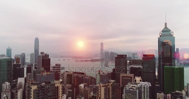 航空機だ。香港日の出、ドローンからの眺め、空の香港の太陽の形 — ストック動画