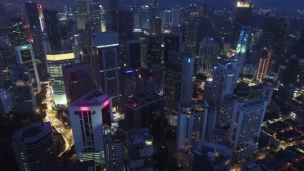 Kuala Lumpur Şehir, Malezya için Aerial.Top görünümü. Cityscape iş gökdelenler gece şehir. — Stok video