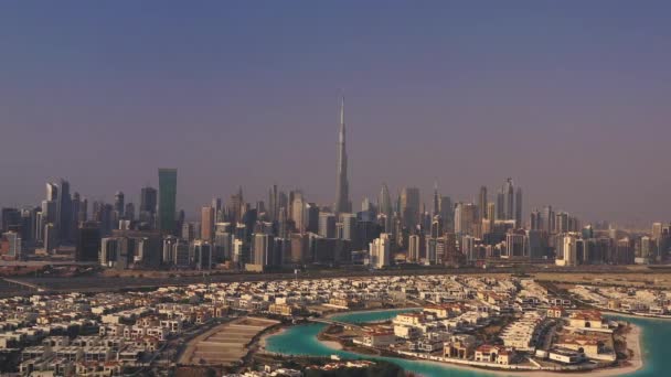 Bir yaz günü Dubai şehir merkezinin hava görüntüsü, Birleşik Arap Emirlikleri — Stok video