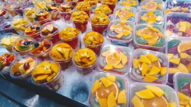 Frutos frescos no mercado. — Vídeo de Stock