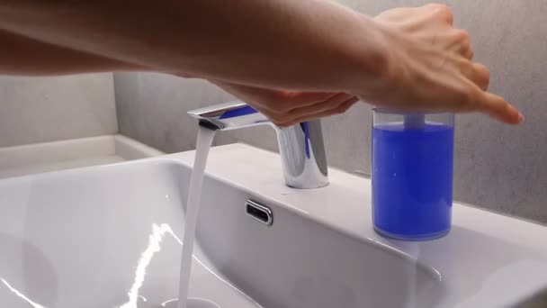 Cleaning Hands, Washing hands with soap for protect coronavirus 2019.Washing hands for protect covid-19. — Stock Video