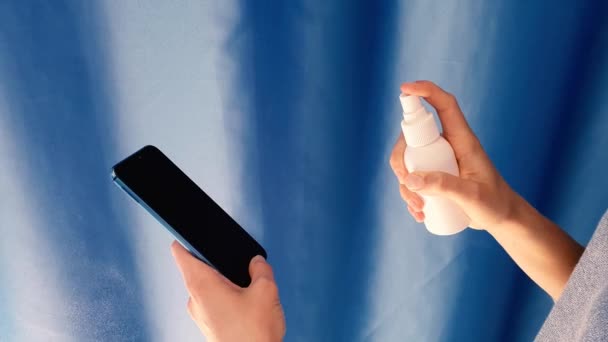 Hands with gloves cleaning and disinfecting mobile phone. Germs, bacteria, Covid-19 Contamination — Stock Video