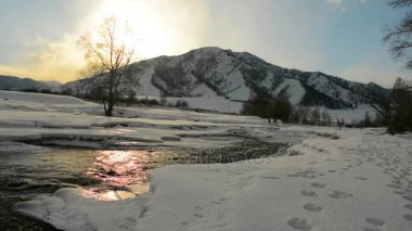 Kış nehir günbatımı