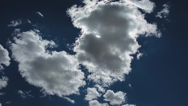 Égbolt felhő a napfény — Stock videók
