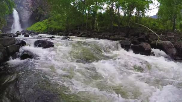 Wodospad Kurkure. Ałtaj — Wideo stockowe