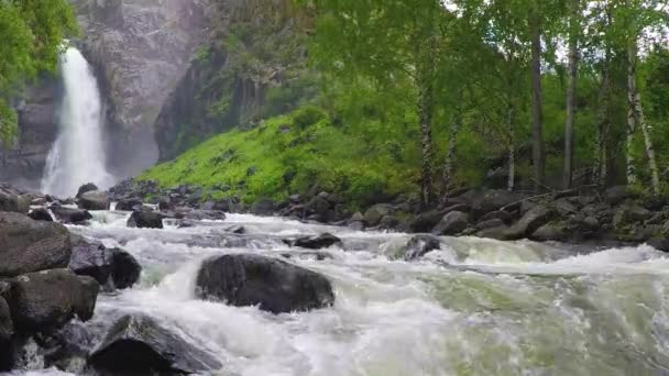 Kurkure vattenfall. Altajbergen — Stockvideo