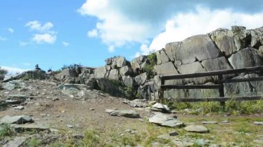 sitede Kalbak-Tash Altay dağlarında bulunan antik petroglifler