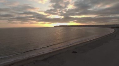 Güneş batarken San Diego, CA 'da alçak hava manzarası