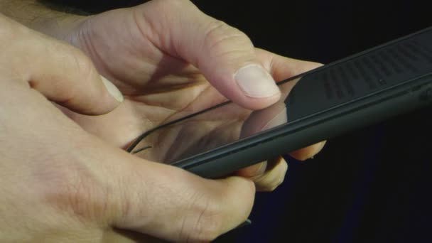 Close-up of hands scrolling over articles on cellphone — Stock Video