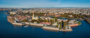 St. Peterburg 'un insansız hava aracı panoramik görüntüsü. Sankt Peterburg 'da. İstorik merkez. Rusya 'nın Köprüleri Mimarı