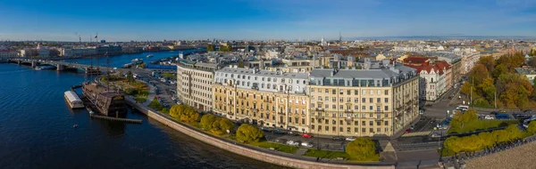 Vista panorámica del dron Arial de San Peterburgo. Sankt Peterburg. Centro histórico. Puentes Arquitectura de Rusia —  Fotos de Stock