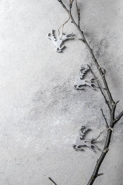 Doğal ahşap süslemeli Noel tatili geçmişi. Uzayı kopyala, üst görünüm. Sıfır israf Noel kavramı