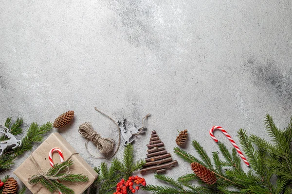 Zero conceito de Natal desperdício. Natural Chirsmas decoração e mão artesanal presentes sem plástico. Deitado plano, vista superior. — Fotografia de Stock