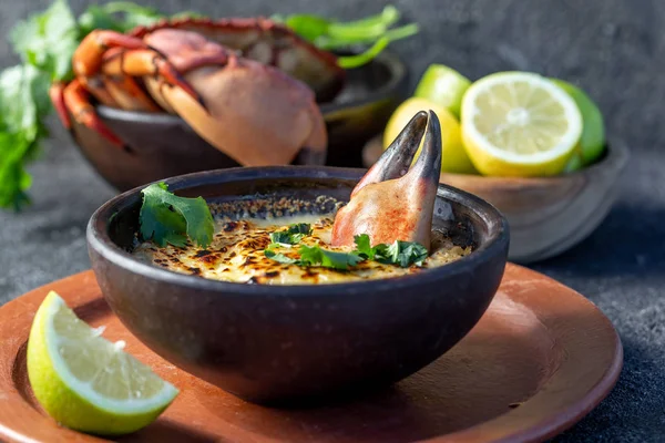 Alimentos Chilean Carne Cangrejo Horno Con Queso Crema Pan Plato — Foto de Stock