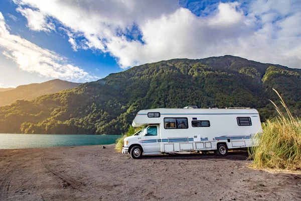 Autocaravanas Montaña Argentina Chilena Andes Vacaciones Viaje Familia Motorhome Andes —  Fotos de Stock