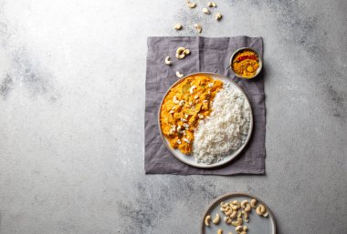 Geleneksel Hint Yemeği Kuzu Kuzu ve Ceviz