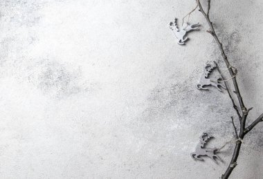 Doğal ahşap süslemeli Noel tatili geçmişi. Uzayı kopyala, üst görünüm. Sıfır israf Noel kavramı