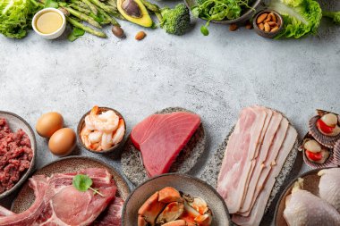 Ketojenik Diyet Düşük Karbonhidrat Kavramı. Vejetaryen ve hayvansal protein, karbonhidrat ve yağ kaynakları. Kopyalama alanı ile sağlıklı gıda arka plan.
