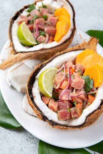 Paaseiland Tahitianus Hawaiiaanse Tonijn Ceviche Met Zoete Aardappel Natuurlijke Kokosnoten — Stockfoto