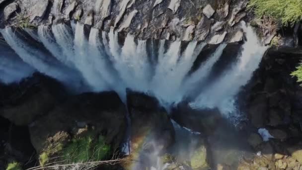 ロサンゼルス地域バイオチリの近くの滝Salto del laja 。ドローンビデオ4k. — ストック動画