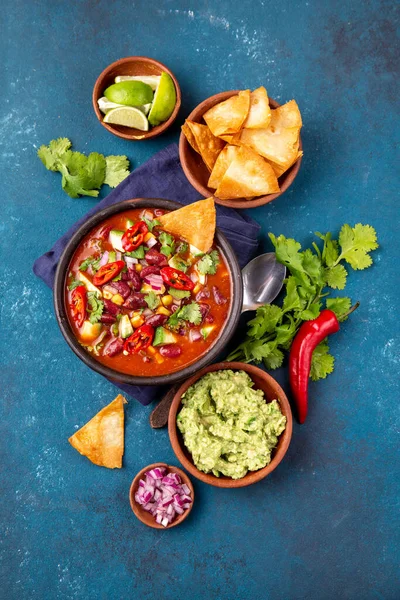 Meksika Yemeği Kavramı Fasulye Çorbası Guacamole Nachos Totopos Üst Görünüm — Stok fotoğraf