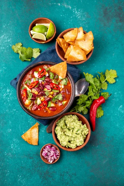 Meksika Yemeği Kavramı Fasulye Çorbası Guacamole Nachos Totopos Üst Görünüm — Stok fotoğraf