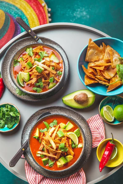 Mesa Estilo Mexicano Con Sopa Azteca Picante Con Tortilla Copiar — Foto de Stock