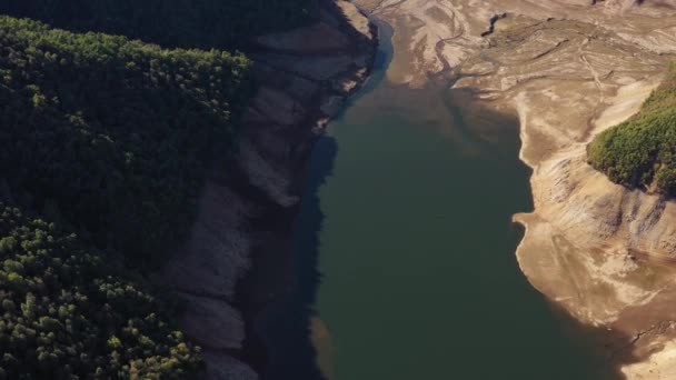 Dron widokowy z lotu ptaka 4K Mountain Lagoon Bullileo, region Maule Chile — Wideo stockowe