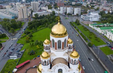 Orada bulunan Blood Kilisesi Rusya Rey Romanov ailesi, Rusya, Ekaterinburg 'da öldürüldü. Drone hava görüntüsü.