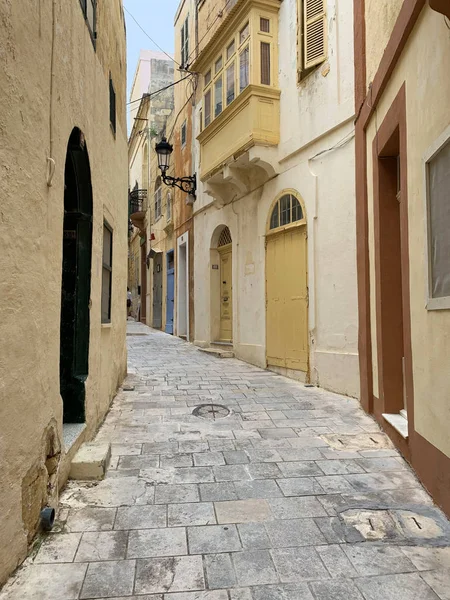 Ruas maltesas tradicionais em Vittorija, ilha de Gozo — Fotografia de Stock