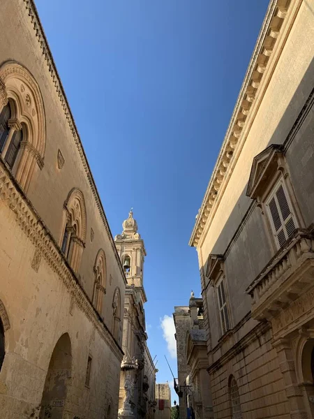 Мальтійські вулиці з традиційними будинками в Мдіні. — стокове фото