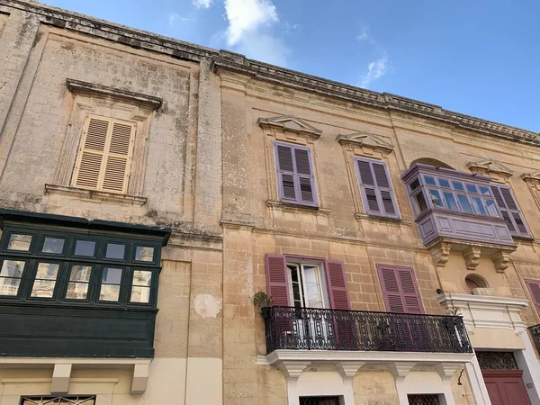 Mdina 'da geleneksel evleri olan Malta sokakları — Stok fotoğraf