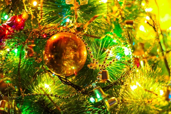 Yeni yıl, yılbaşı ağacı, yılbaşı ağacı ve çelenk