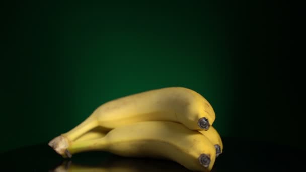 Banane tournant en boucle — Video