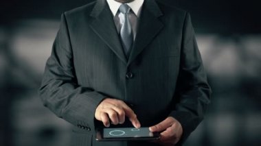 Uygulama geliştirme hologram konsepti ile işadamı