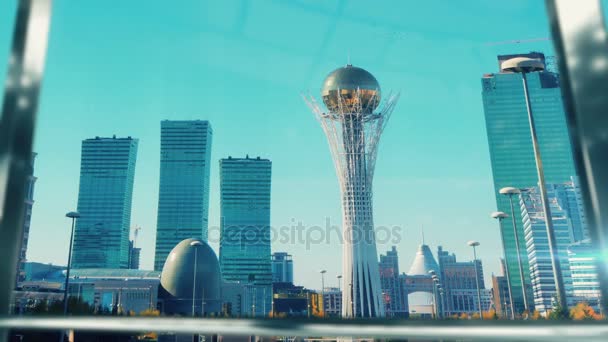 Serrer la main d'un homme d'affaires lors d'une réunion importante à Astana — Video