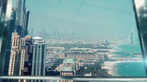 Zakenman handshaking op belangrijke bijeenkomst in Dubai derde versie — Stockvideo