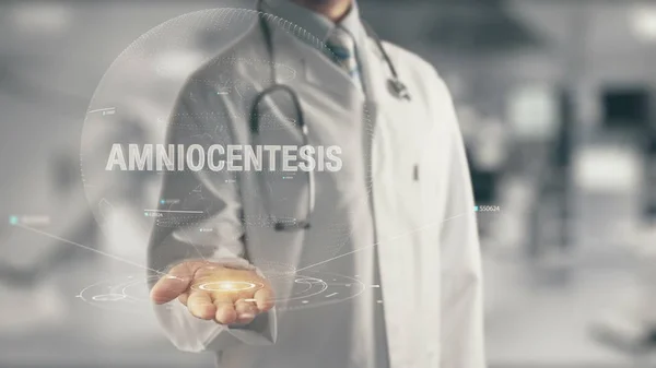 의사가 Amniocentesis 손에 들고 — 스톡 사진