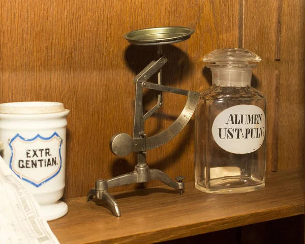 Antique Postal Scales Vials Medications — Stock Photo, Image