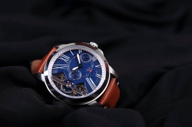 Şık erkek klasik kol saati