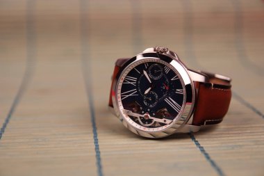 Şık erkek klasik kol saati