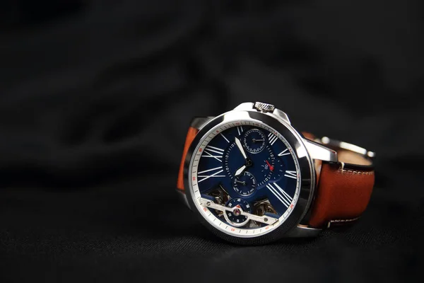 Eleganta Manliga Klassiska Armbandsur — Stockfoto