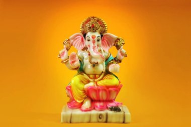 Renkli Hindu tanrısı Ganesha heykeli