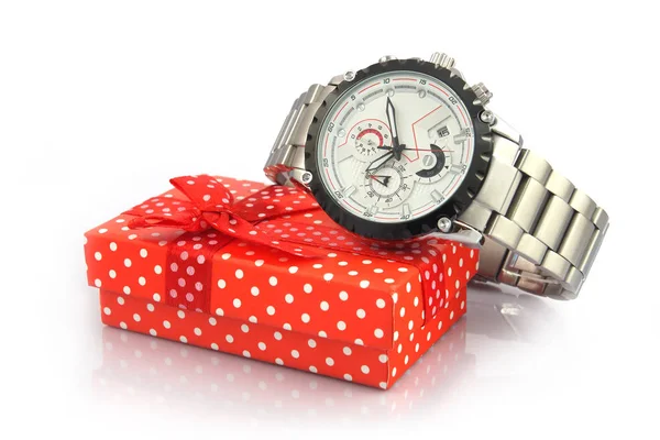 Мужские Наручные Металлические Часы Белом Фоне Подарочной Коробкой — стоковое фото