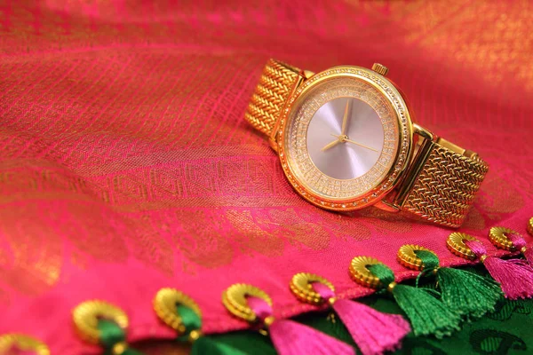 Indian Fatto Orologio Polso Donna — Foto Stock